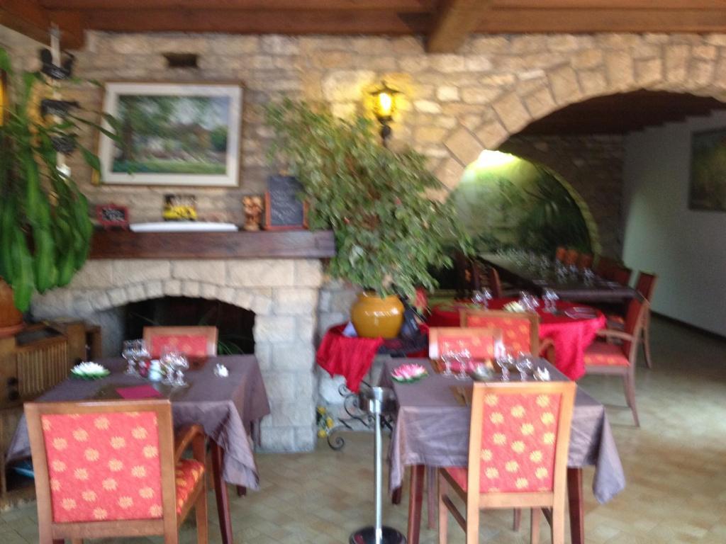 Hotel La Table Des Bons Peres Bislée Exterior foto
